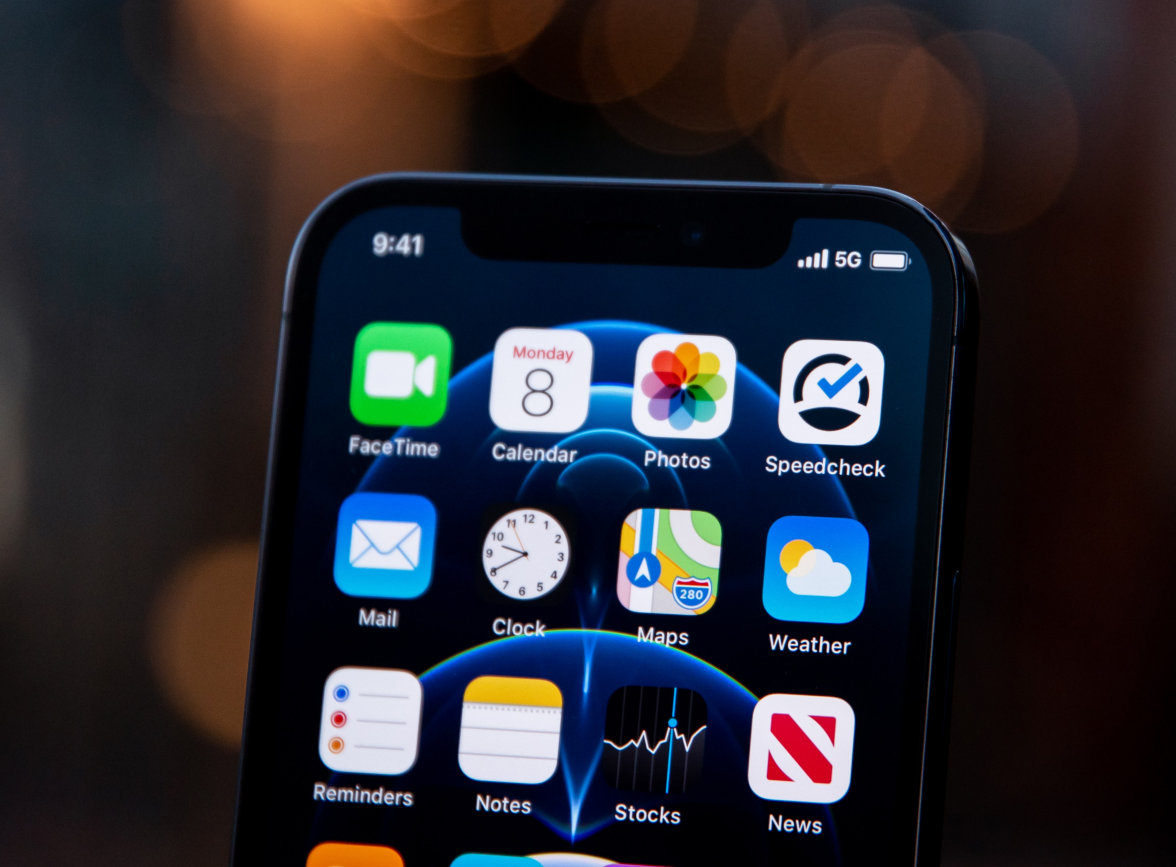 彭水苹果手机维修分享为什么 iPhone 12 在冬季会自动关机 